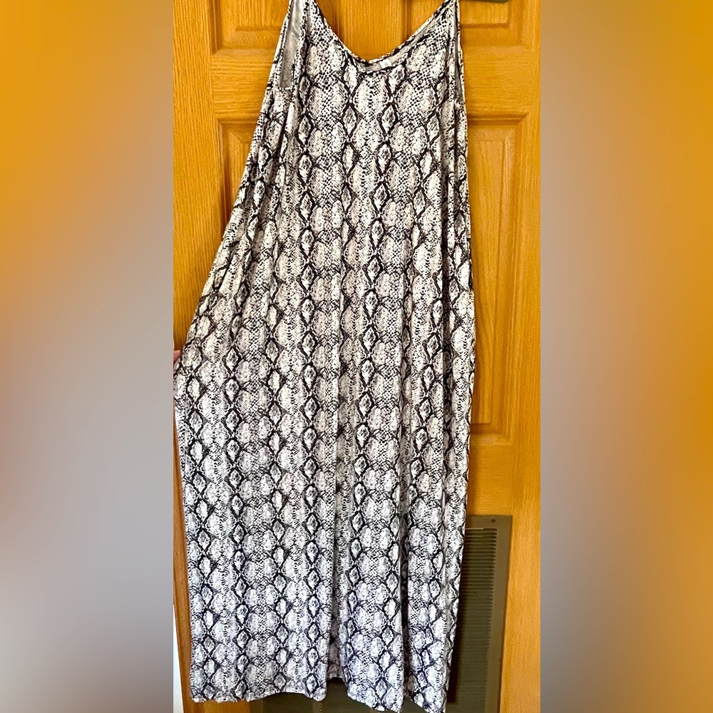Dress - Picture 2 of 5